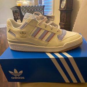 Adidas Sneakers